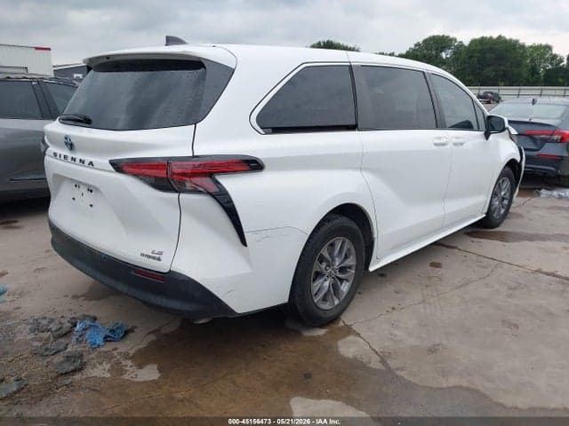 2022 TOYOTA SIENNA LE 4
