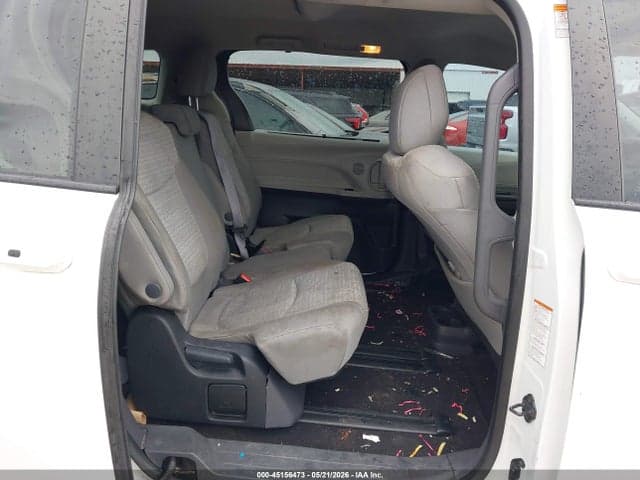 2022 TOYOTA SIENNA LE 8
