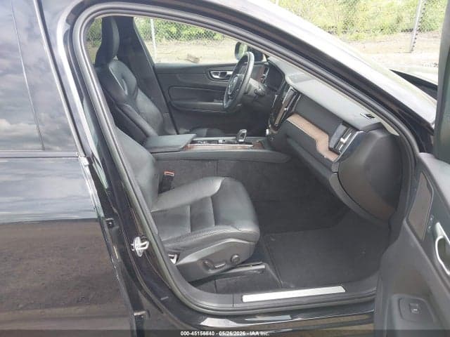2023 VOLVO XC60 B5 PLUS DARK THEME 5