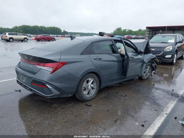 2024 HYUNDAI ELANTRA SE 4