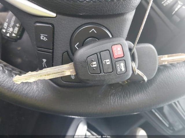2017 TOYOTA COROLLA SE 11
