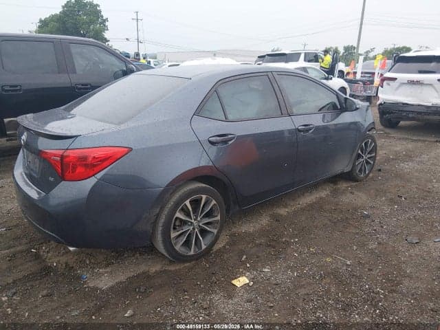 2017 TOYOTA COROLLA SE 4