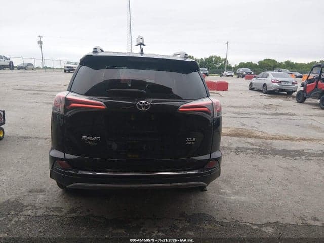 2018 TOYOTA RAV4 XLE 17