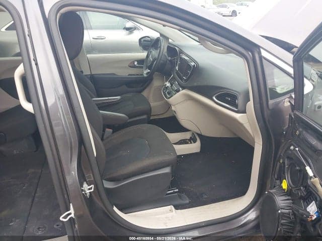 2023 CHRYSLER VOYAGER LX 5