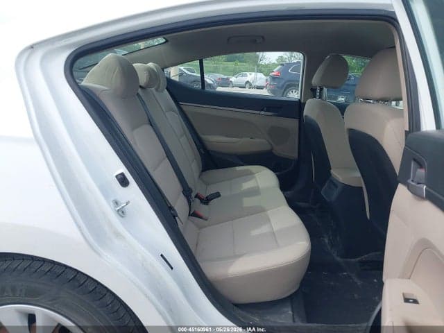 2017 HYUNDAI ELANTRA SE 8