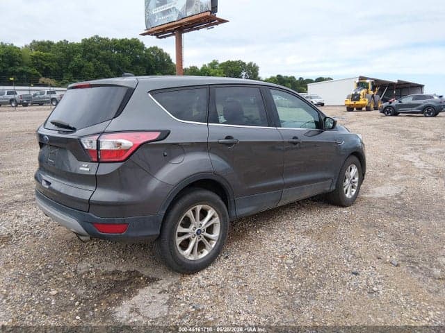 2017 FORD ESCAPE SE 4