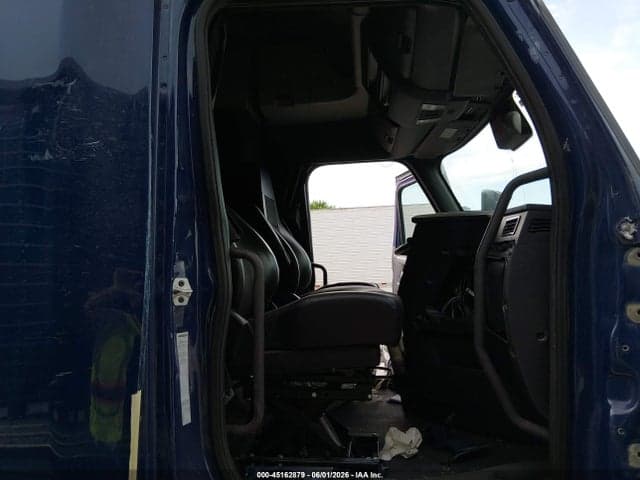 2021 FREIGHTLINER NEW CASCADIA 126 8