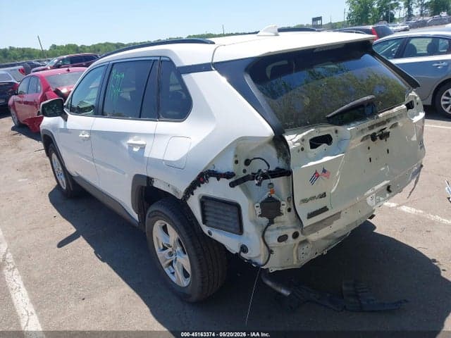 2020 TOYOTA RAV4 XLE 3