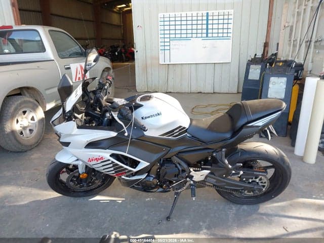 2026 KAWASAKI EX650 P 13