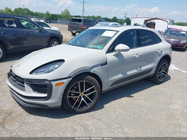 2025 PORSCHE MACAN T 3