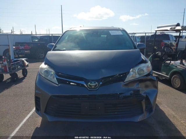 2018 TOYOTA SIENNA LE 12