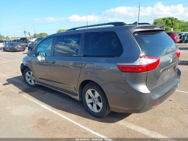 2018 TOYOTA SIENNA LE 3