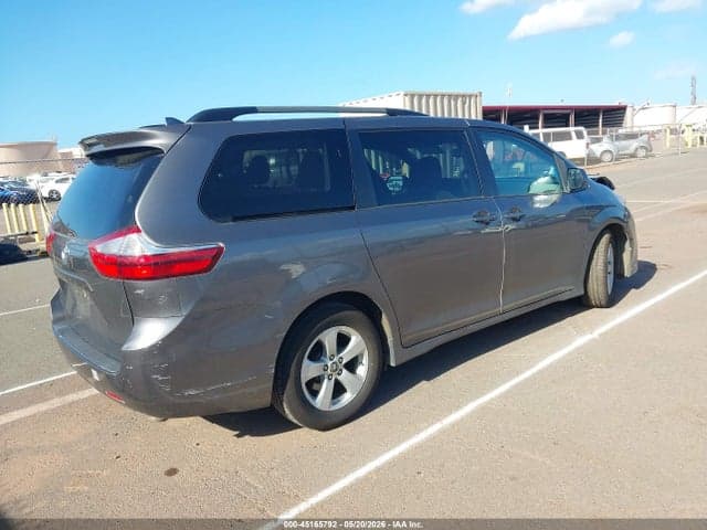 2018 TOYOTA SIENNA LE 4