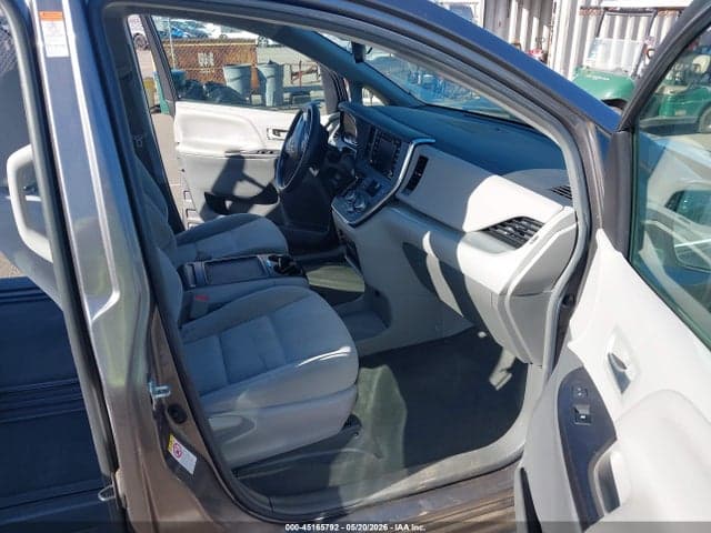 2018 TOYOTA SIENNA LE 5