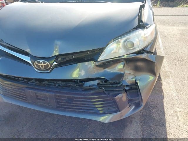 2018 TOYOTA SIENNA LE 6