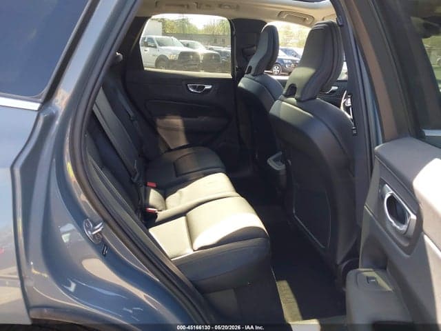 2022 VOLVO XC60 B5 MOMENTUM 8