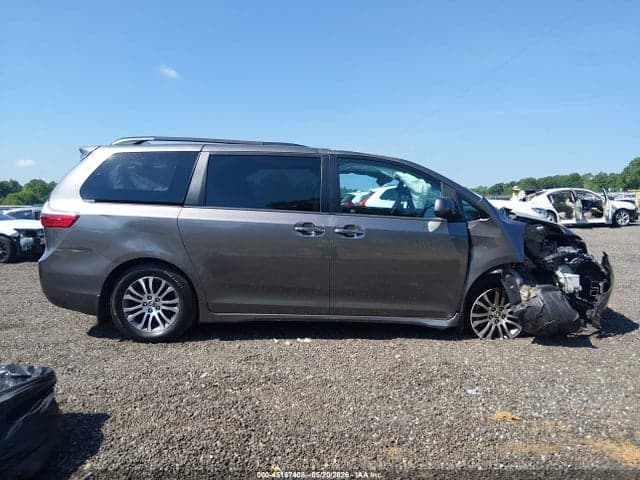 2019 TOYOTA SIENNA XLE 8 PASSENGER 13