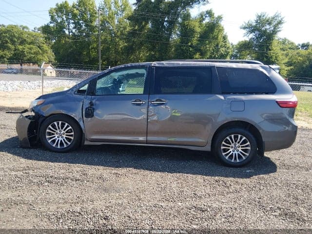 2019 TOYOTA SIENNA XLE 8 PASSENGER 14