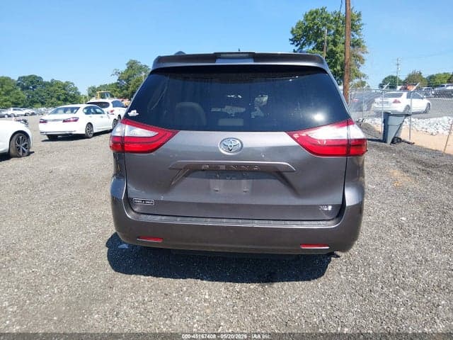2019 TOYOTA SIENNA XLE 8 PASSENGER 16