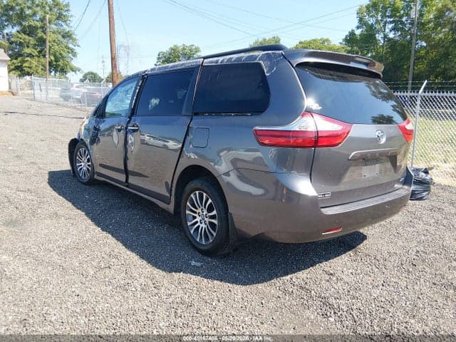 2019 TOYOTA SIENNA XLE 8 PASSENGER 3