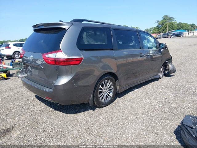 2019 TOYOTA SIENNA XLE 8 PASSENGER 4