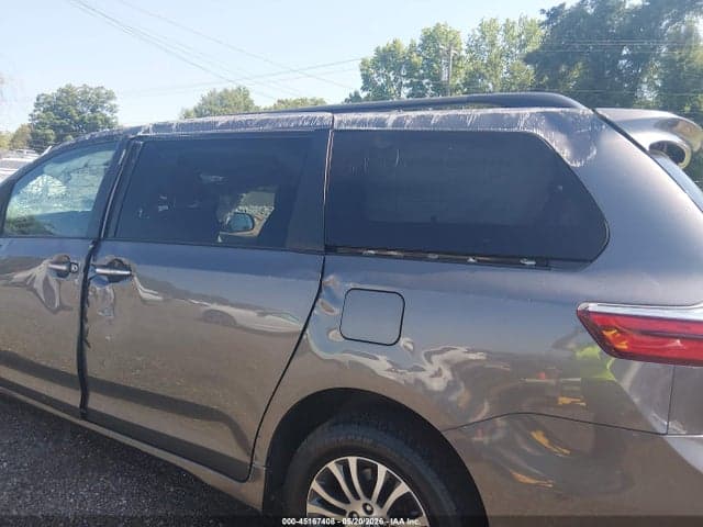 2019 TOYOTA SIENNA XLE 8 PASSENGER 6
