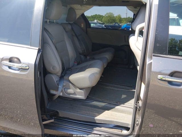 2019 TOYOTA SIENNA XLE 8 PASSENGER 8