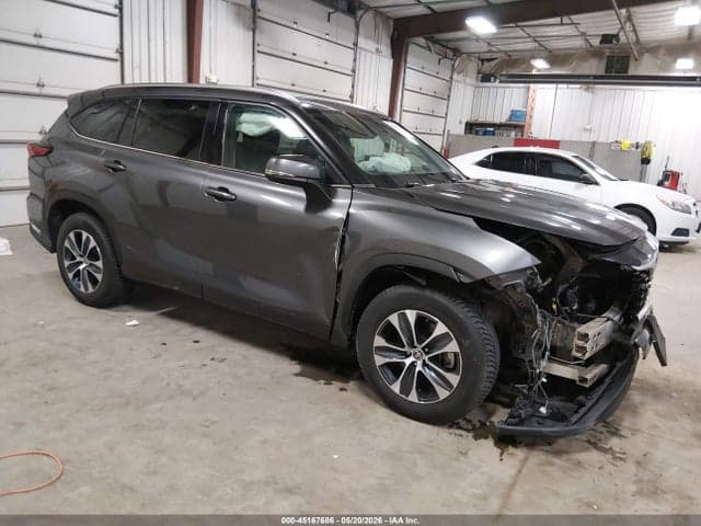 2021 TOYOTA HIGHLANDER XLE 1