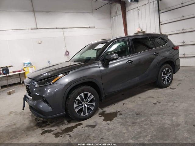 2021 TOYOTA HIGHLANDER XLE 2
