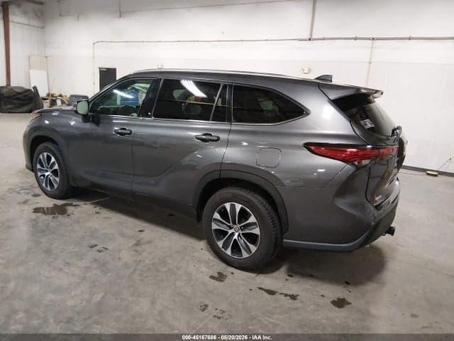 2021 TOYOTA HIGHLANDER XLE 3