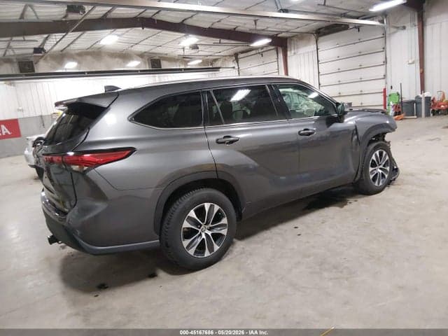 2021 TOYOTA HIGHLANDER XLE 4