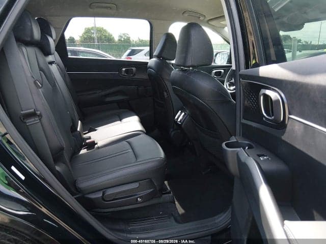 2025 KIA SORENTO S 8