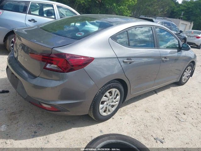 2019 HYUNDAI ELANTRA SE 4