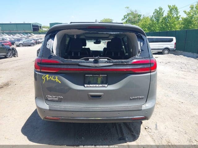 2022 CHRYSLER PACIFICA LIMITED 17