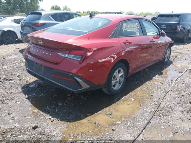2024 HYUNDAI ELANTRA SE 4