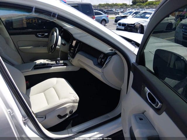 2024 VOLVO XC60 B5 CORE DARK THEME 5