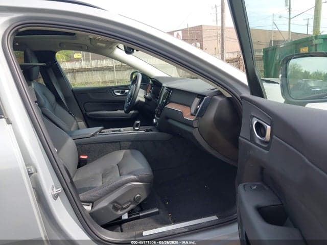 2024 VOLVO XC60 B5 PLUS DARK THEME 5