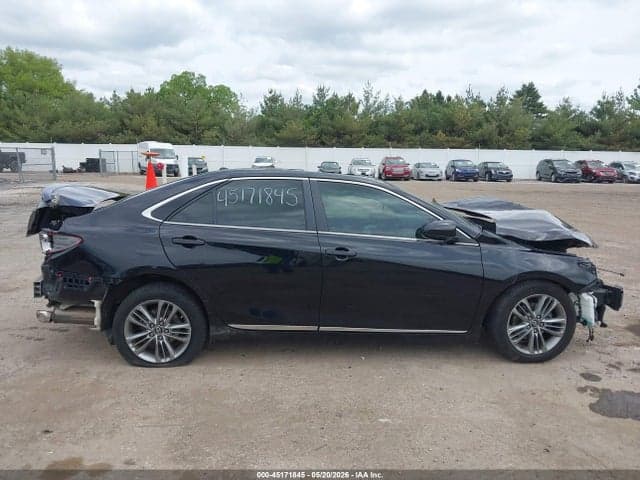 2017 TOYOTA CAMRY SE 14