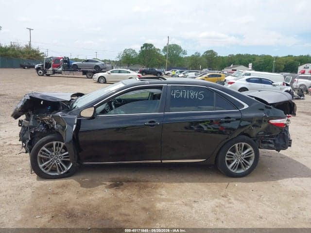 2017 TOYOTA CAMRY SE 15