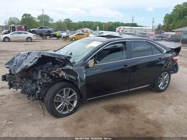 2017 TOYOTA CAMRY SE 6
