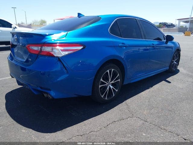 2020 TOYOTA CAMRY SE 4