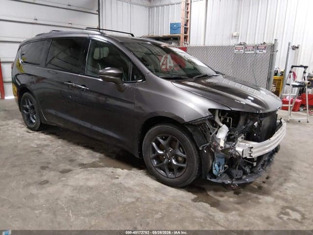 2018 CHRYSLER PACIFICA LIMITED 1