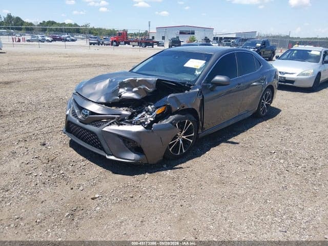 2020 TOYOTA CAMRY SE AWD 2