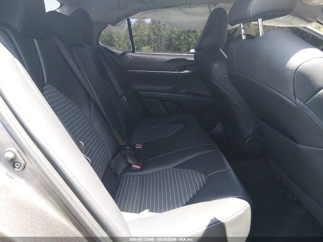 2020 TOYOTA CAMRY SE AWD 8