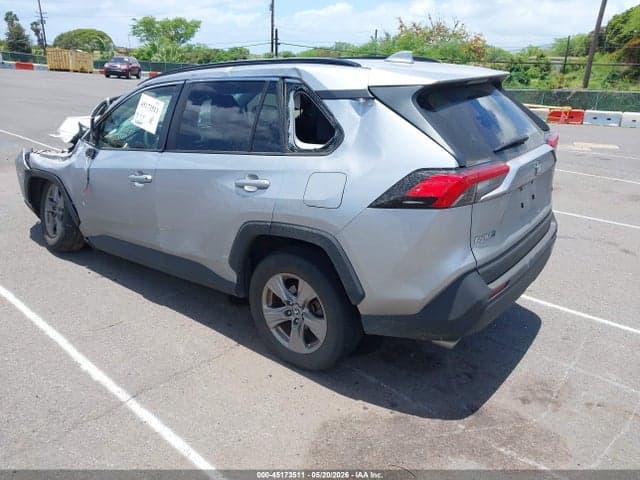 2024 TOYOTA RAV4 XLE 3