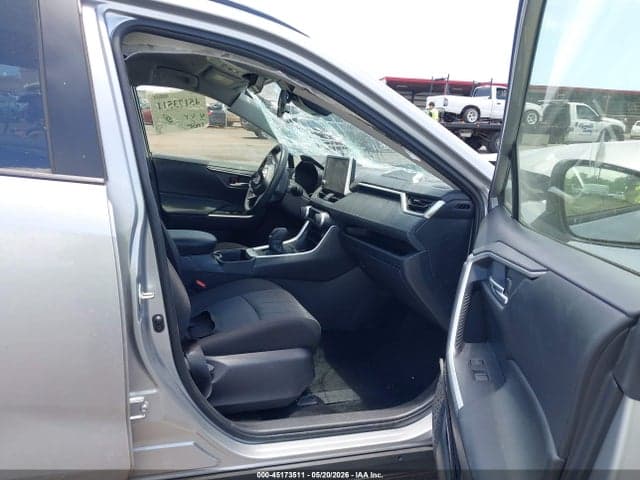 2024 TOYOTA RAV4 XLE 5