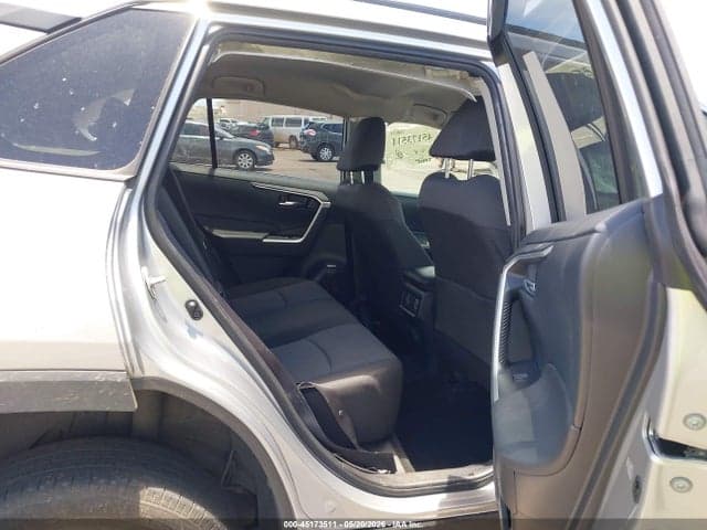 2024 TOYOTA RAV4 XLE 8