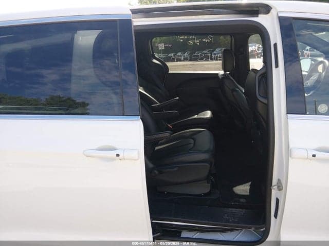 2025 CHRYSLER PACIFICA HYBRID SELECT 8