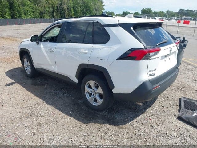2020 TOYOTA RAV4 XLE 3