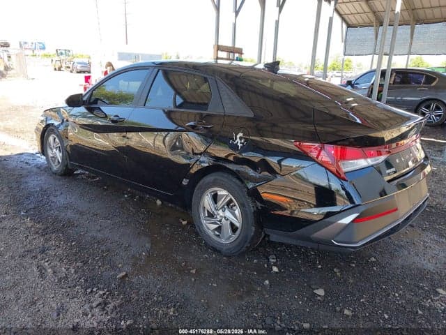 2025 HYUNDAI ELANTRA SE 3